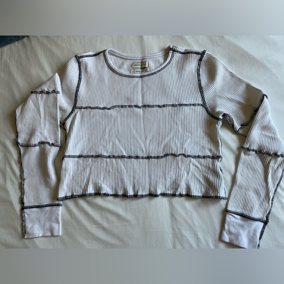 Urban Outfitters Exposed Hem Cropped Waffle Long Sleeve - Picture 1 of 3